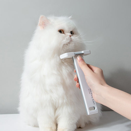 Floating hair removal pet grooming brush capturing loose fur from cat coat